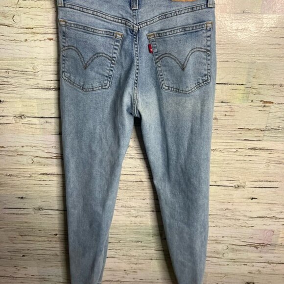 Levi's Wedgie Straight Women's Jeans Size 26  Light Denim distressed - Picture 6 of 7